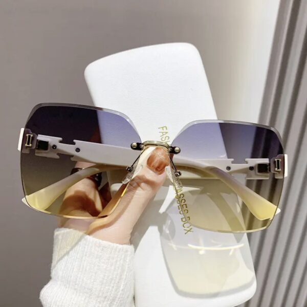 Frameless Color-Changing Sunglasses for Modern Aesthetics - Image 4