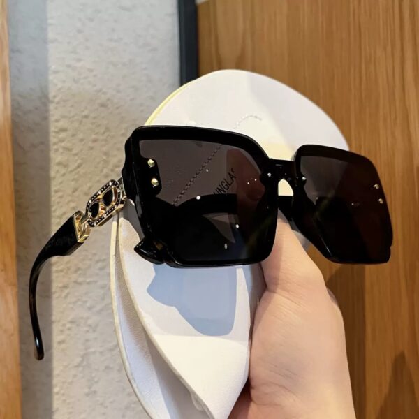 Elegant Polarized Sunglasses for Effortless Sophistication