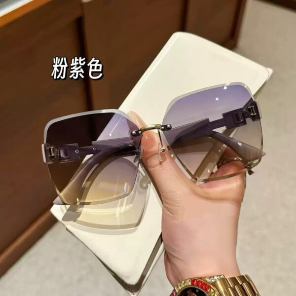 Frameless Color-Changing Sunglasses for Modern Aesthetics - Image 2